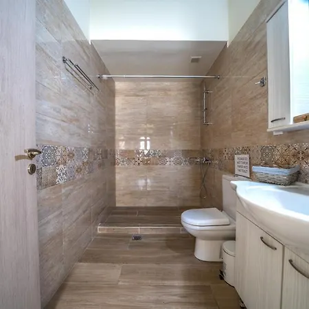 Iro And Boutique Homes Apartment