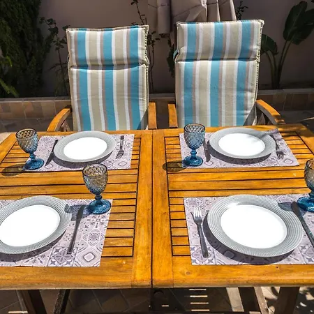 Iro And Boutique Homes Apartment