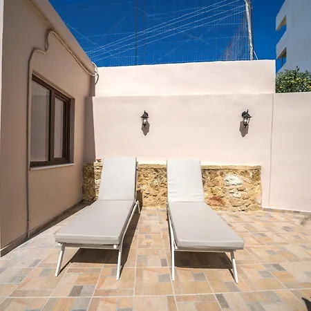 Iro And Boutique Homes Apartment